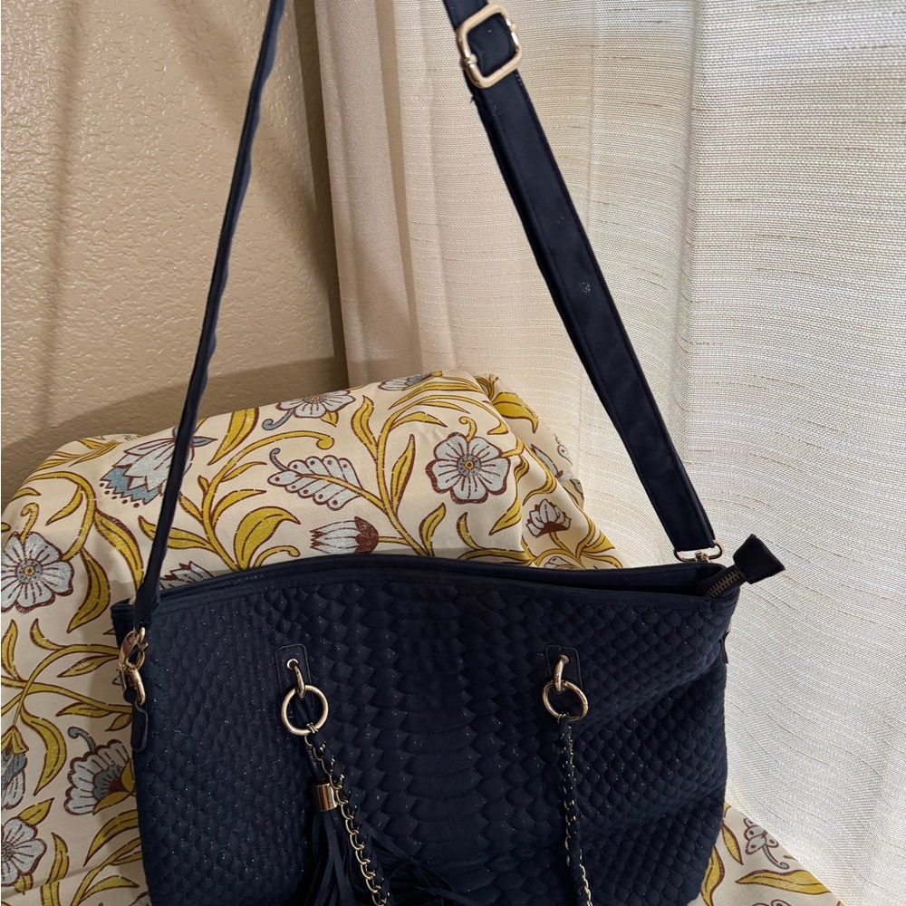 Chic Quilted Navy Tote with Chain Straps - Picture 3 of 6
